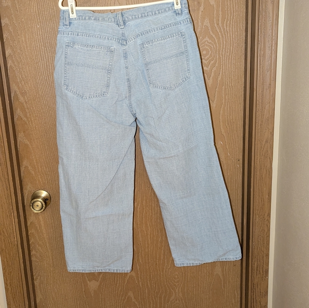 Chico's Design-Lightweight Wide Leg Blue Jean Capri's - Size 8 (Chico's 1) - Picture 3 of 8